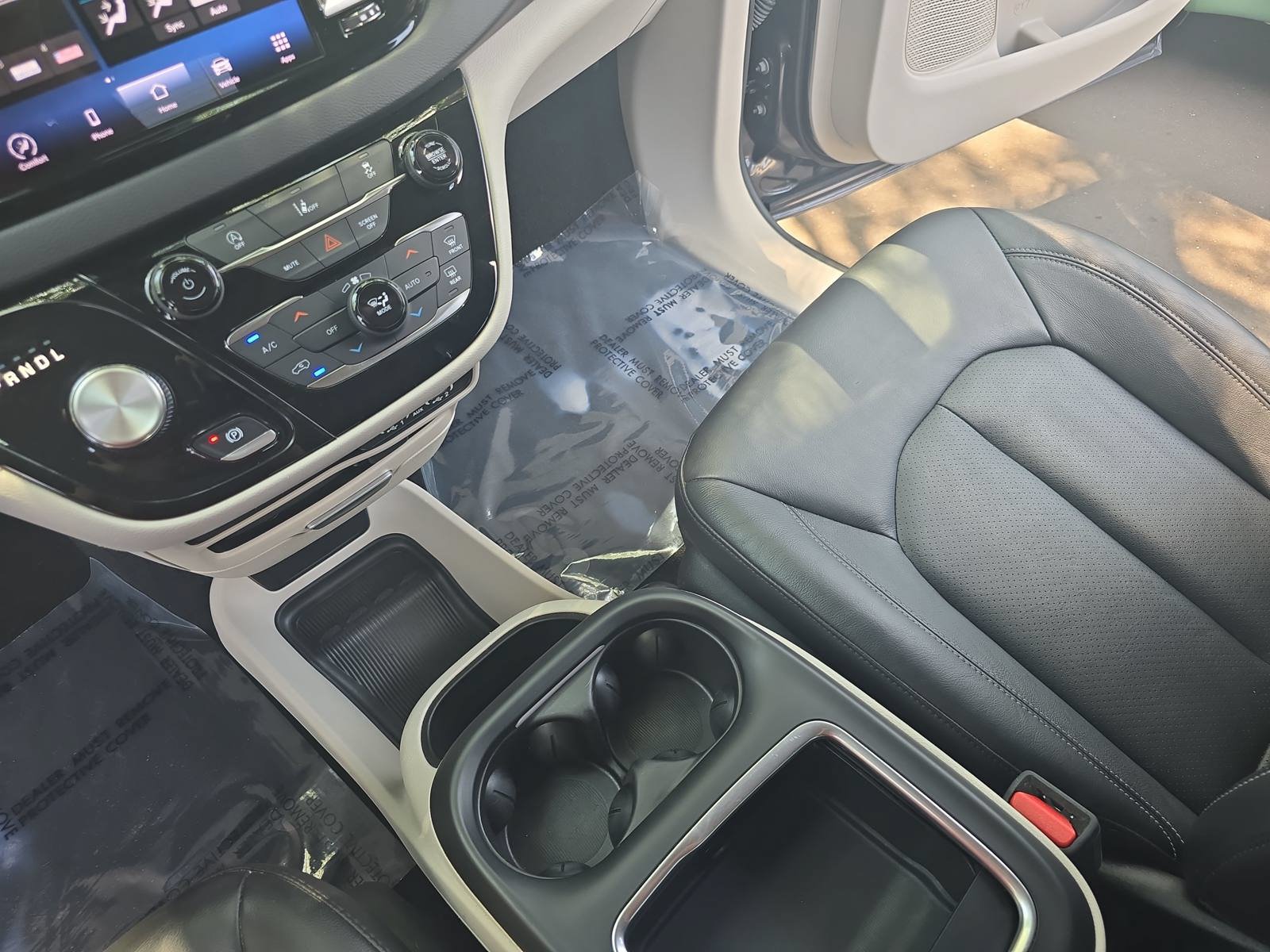 Used 2022 Chrysler Pacifica Touring-L FWD image 26