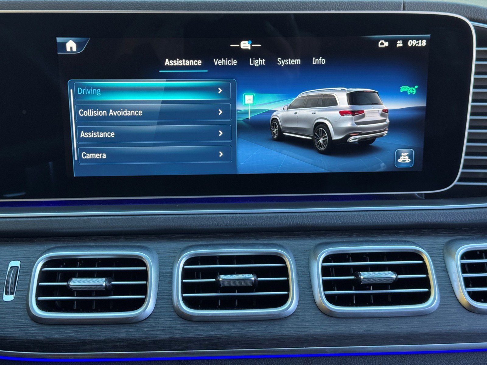 Used 2025 Mercedes-Benz GLS 580 4MATIC image 32