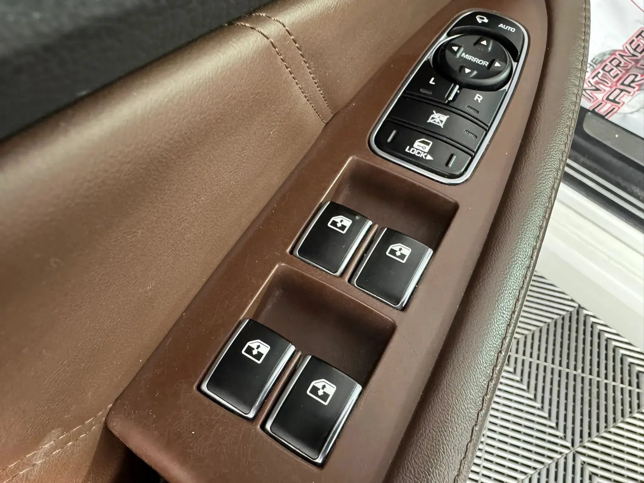 Used 2014 Hyundai Equus Signature RWD image 39