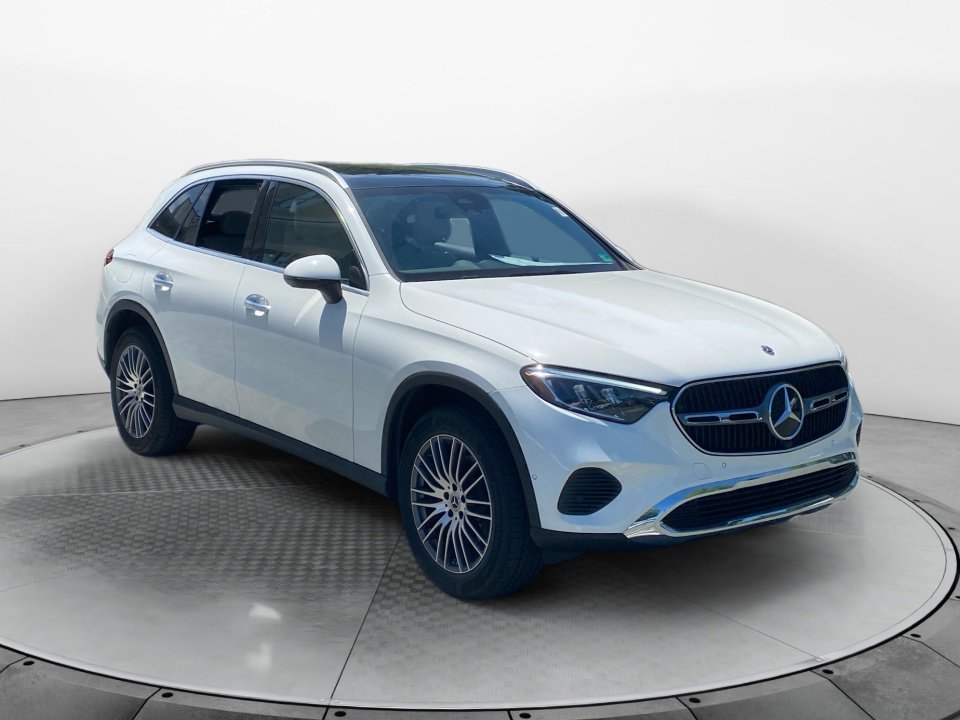 Used 2026 Mercedes-Benz GLC 300 4MATIC image 1