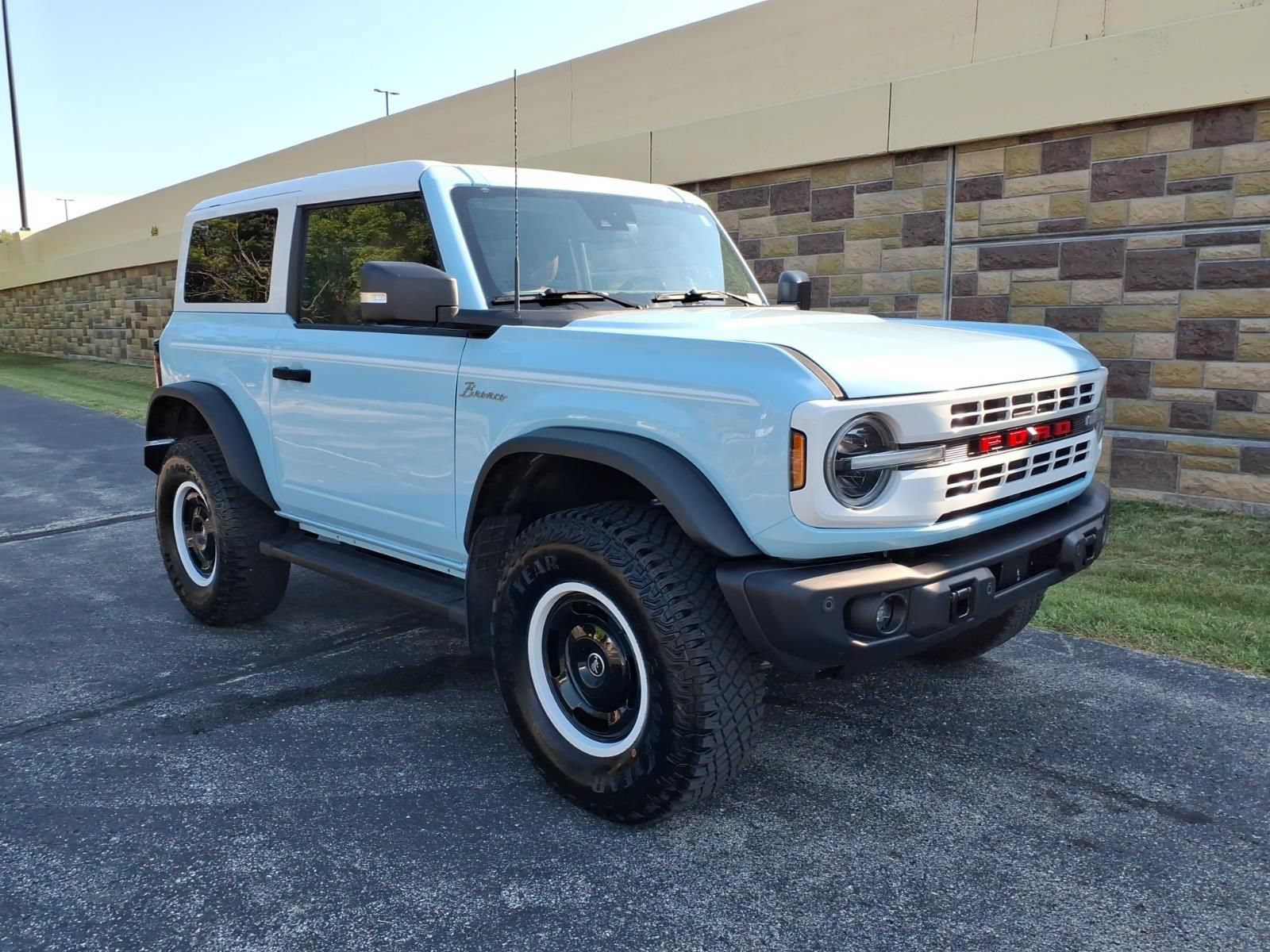 Used 2024 Ford Bronco Heritage Edition AWD/4WD image 1