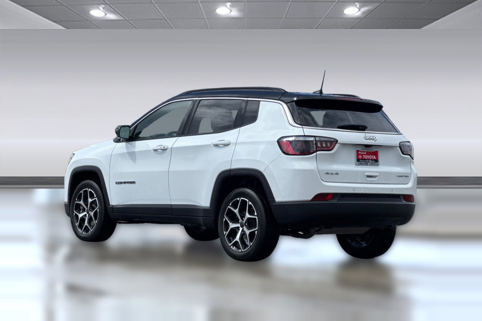 Used 2025 Jeep Compass Limited AWD/4WD image 7
