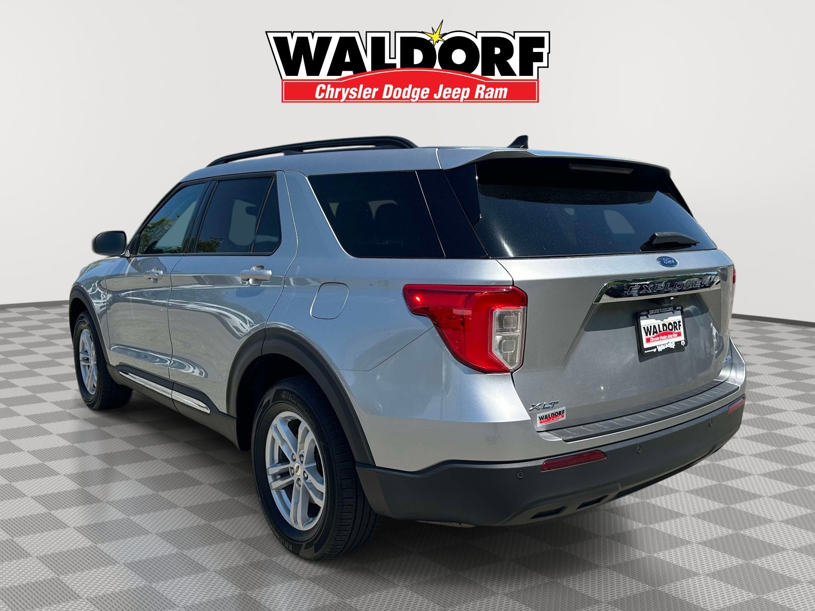 Used 2023 Ford Explorer XLT AWD/4WD image 4