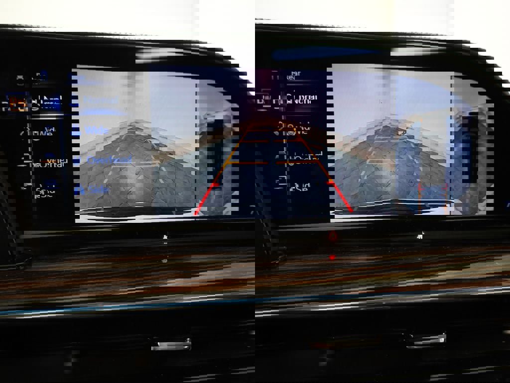 Used 2023 Cadillac Escalade Premium Luxury image 35