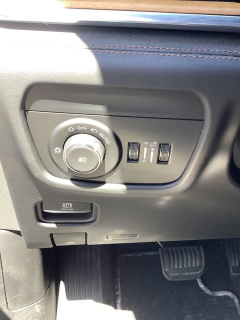 Used 2025 Jeep Grand Cherokee L Summit AWD/4WD image 35