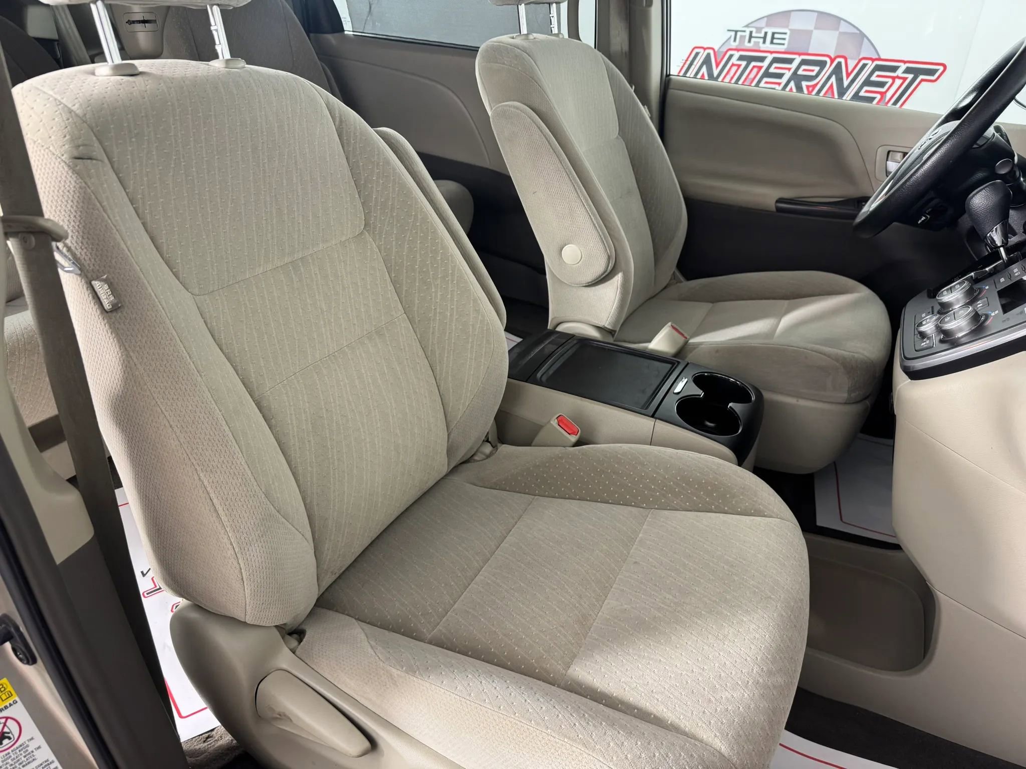 Used 2015 Toyota Sienna LE image 32