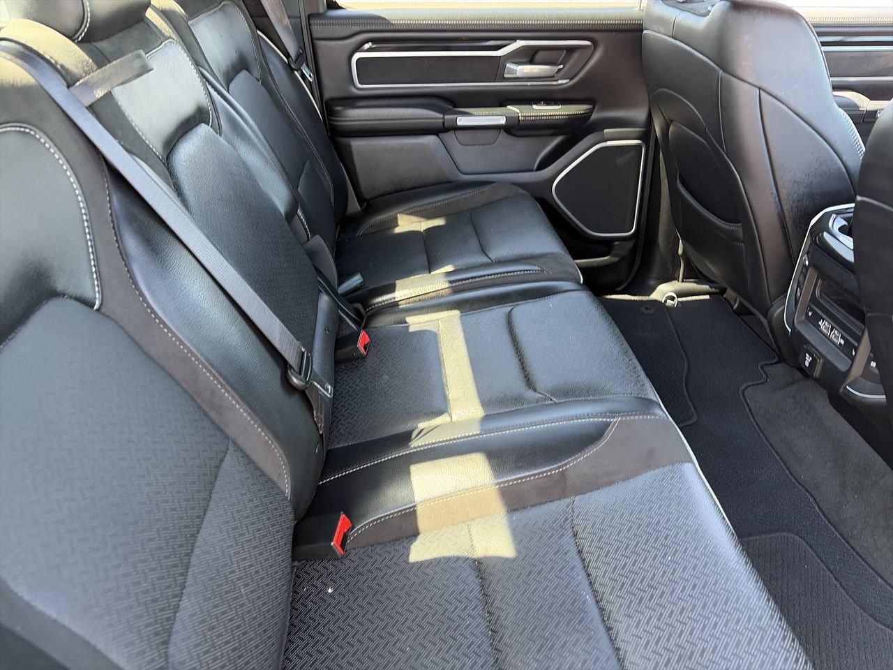 Used 2020 RAM 1500 Laramie AWD/4WD image 23