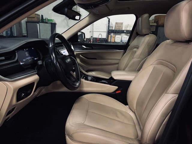 Used 2022 Jeep Grand Cherokee L Limited image 17