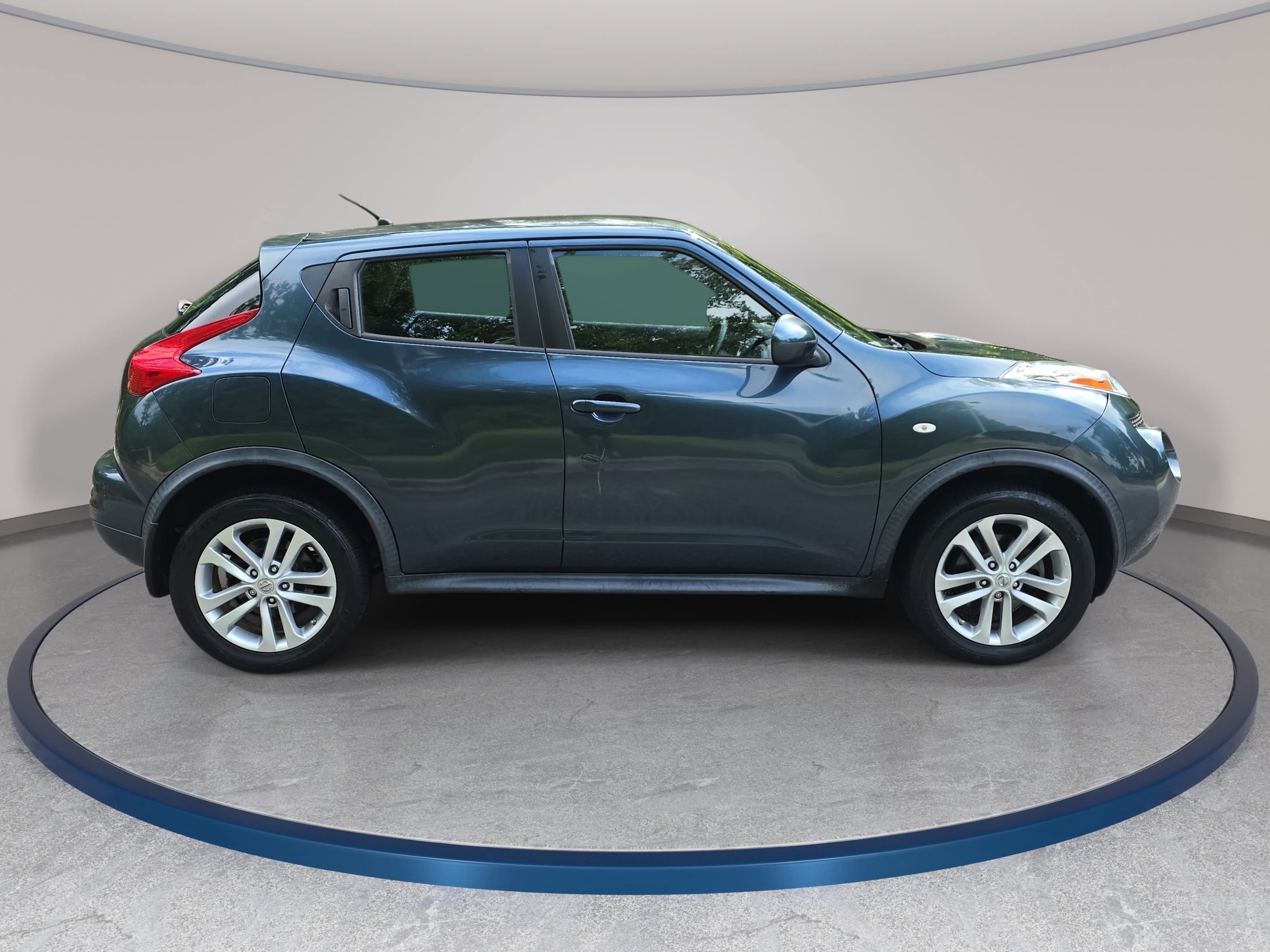 Used 2014 Nissan Juke S FWD image 4