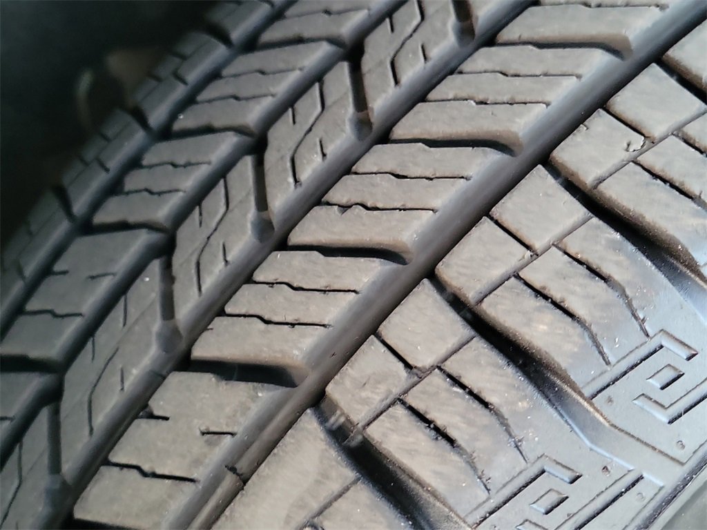 Used 2023 GMC Acadia SLE image 25