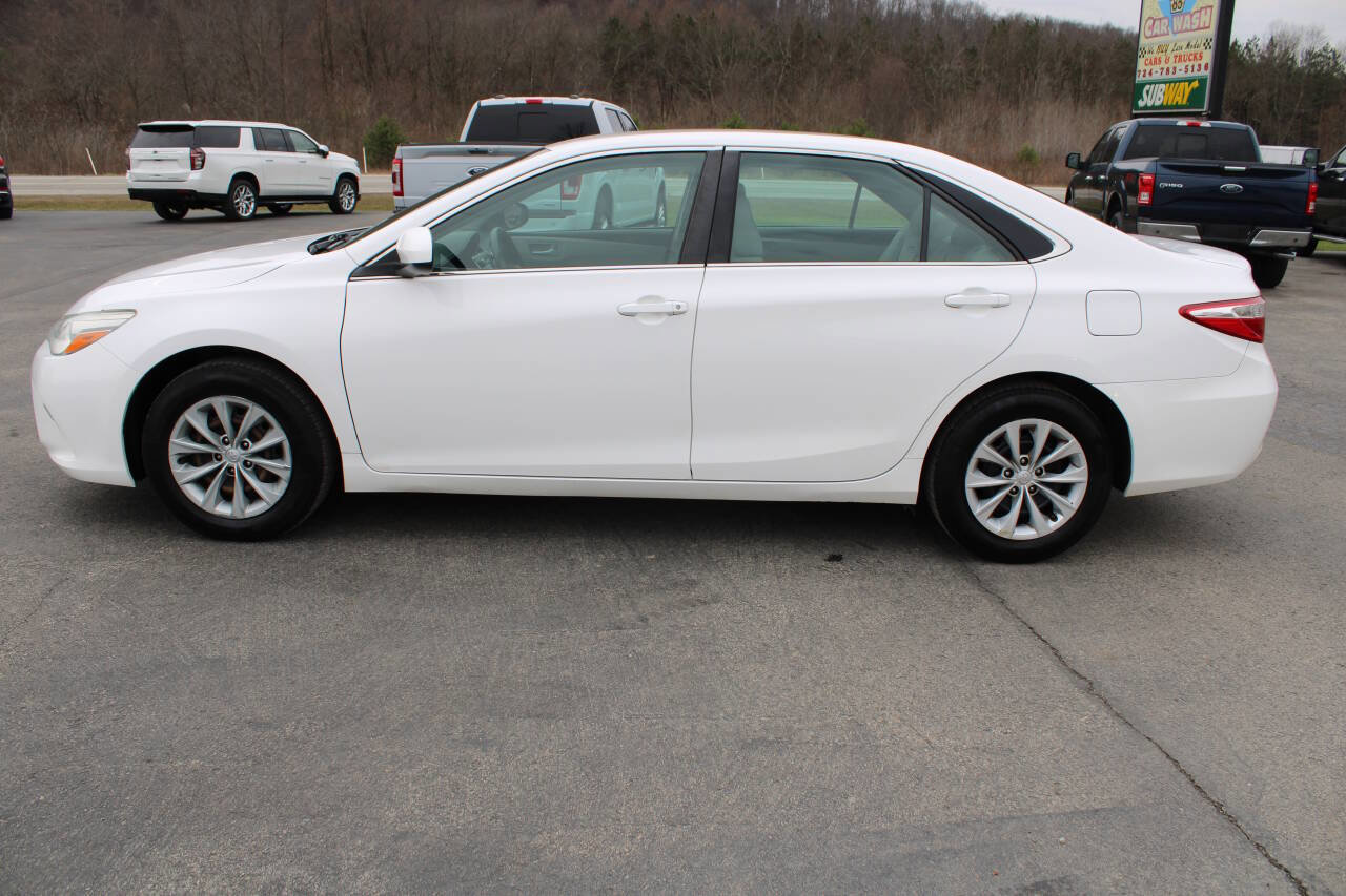 Used 2016 Toyota Camry LE image 2