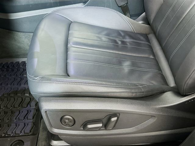 Used 2023 Audi Q5 2.0T Premium w/ Convenience Package image 19