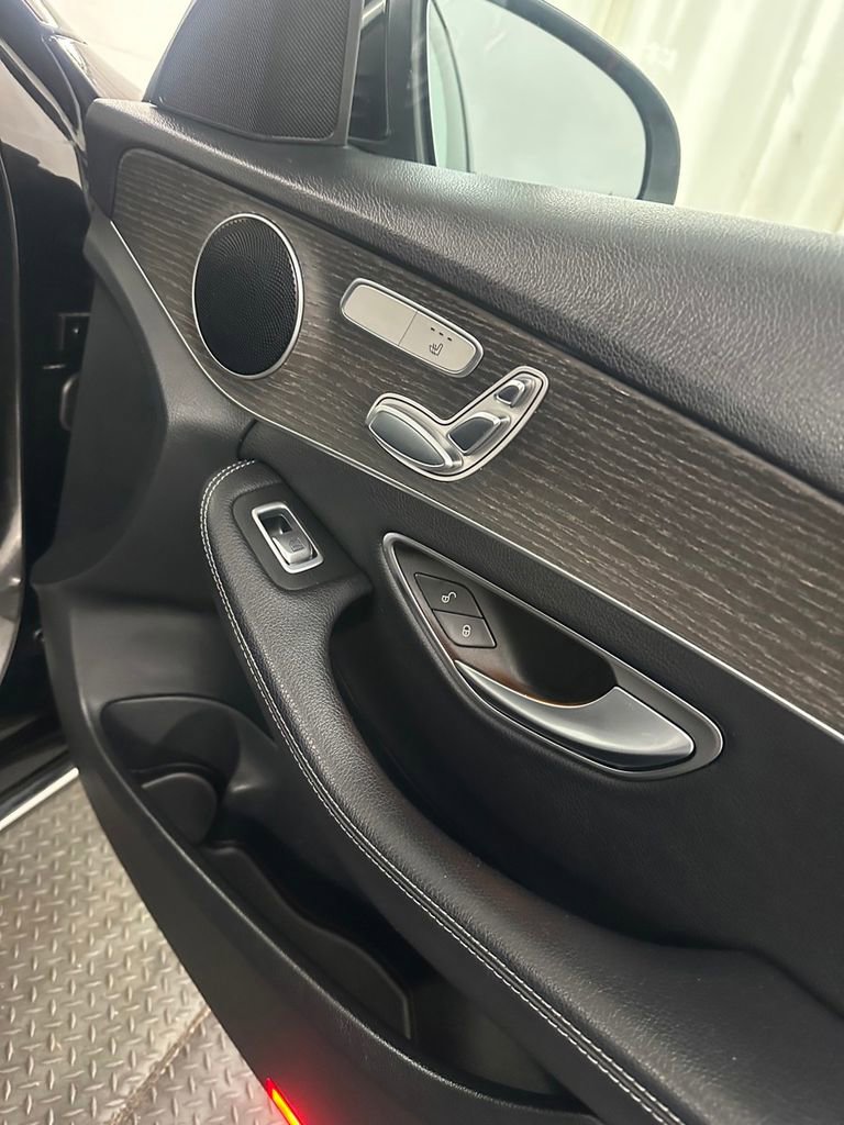 Used 2019 Mercedes-Benz C 300 4MATIC Sedan image 32