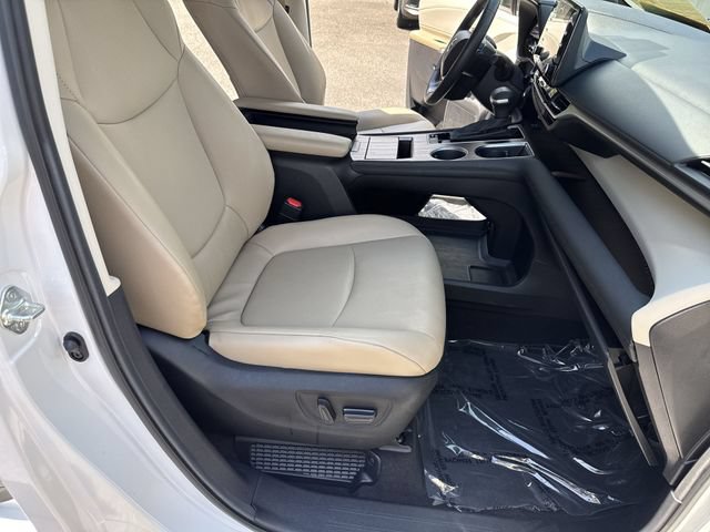Used 2024 Toyota Sienna XLE FWD image 10
