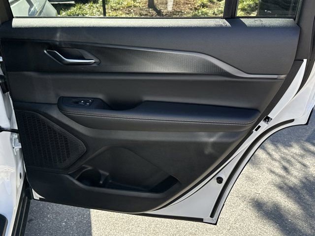 New 2025 Jeep Grand Cherokee L Altitude image 16