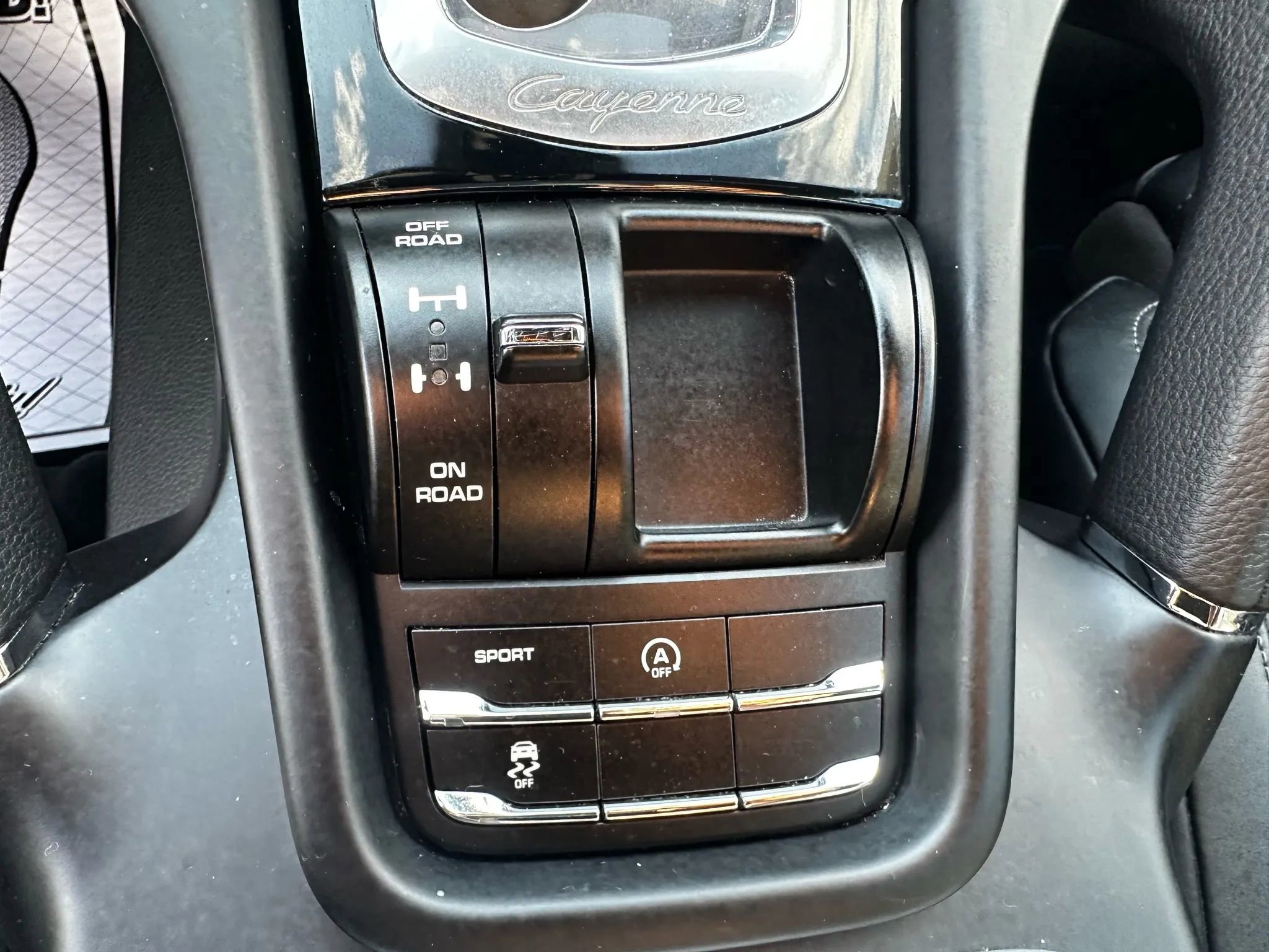 Used 2018 Porsche Cayenne AWD/4WD image 29
