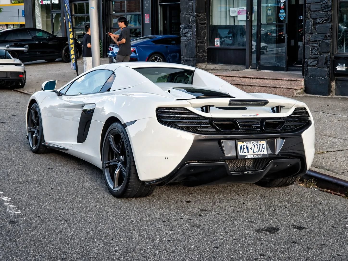 Used 2015 McLaren 650S Spider RWD image 9