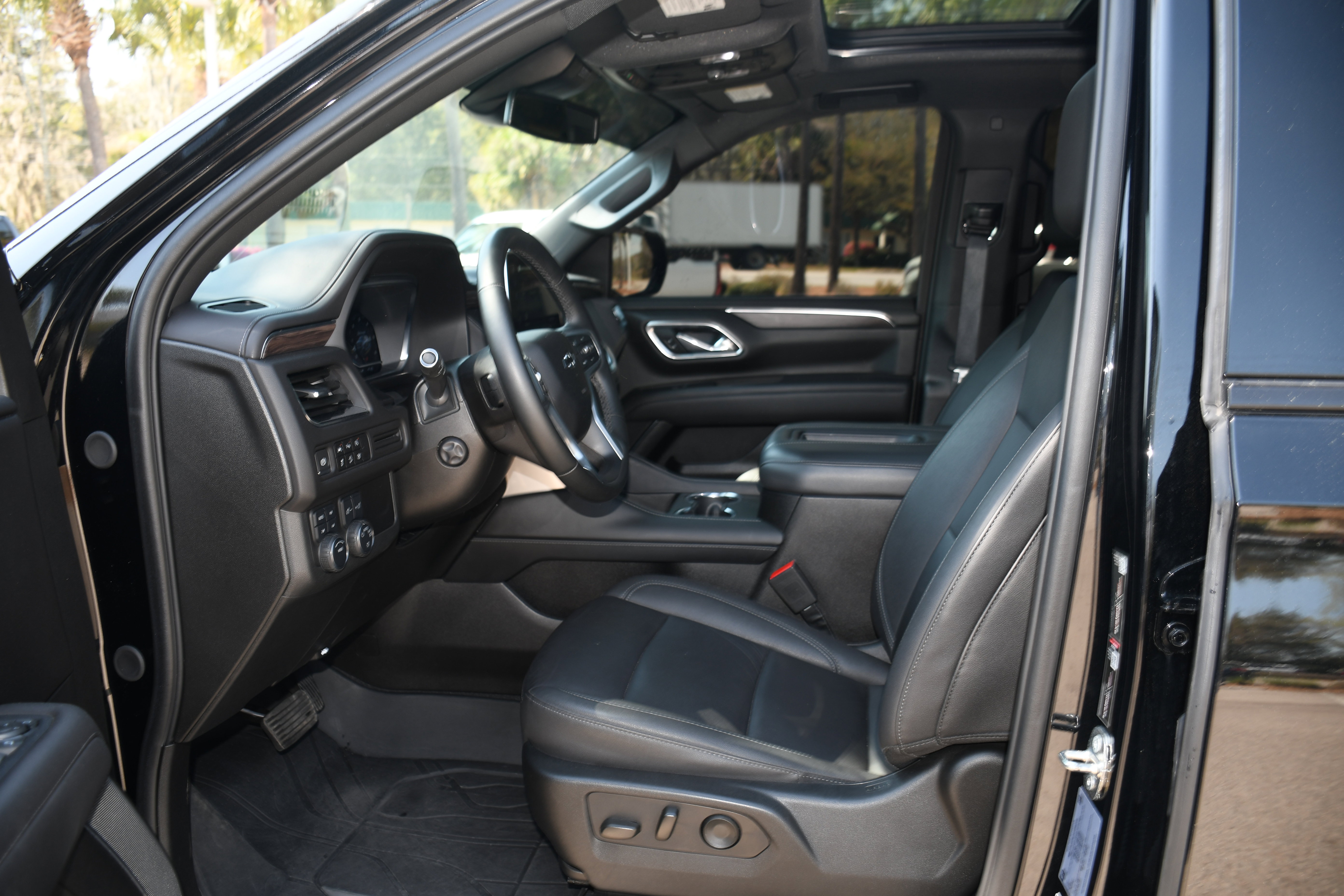Used 2023 Chevrolet Tahoe Z71 w/ Luxury Package image 8