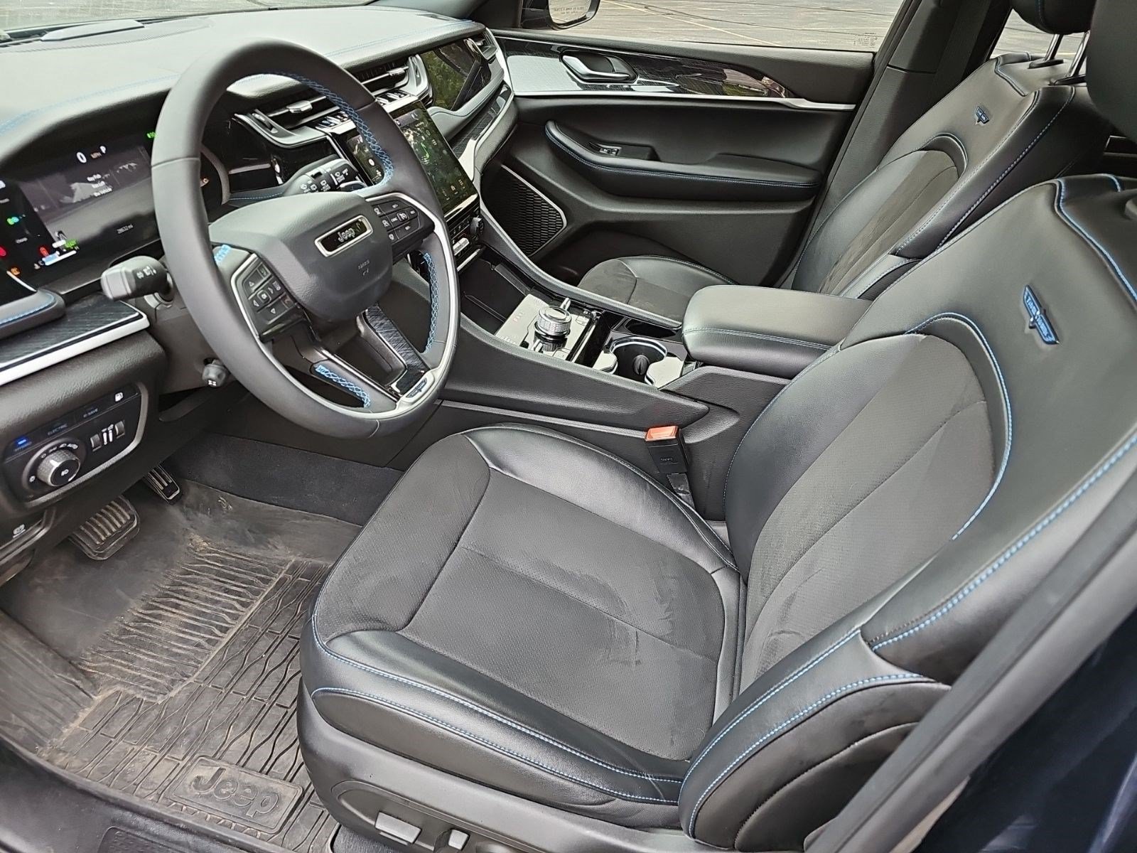 Used 2023 Jeep Grand Cherokee Trailhawk w/ Advanced Protech Group II AWD/4WD image 19