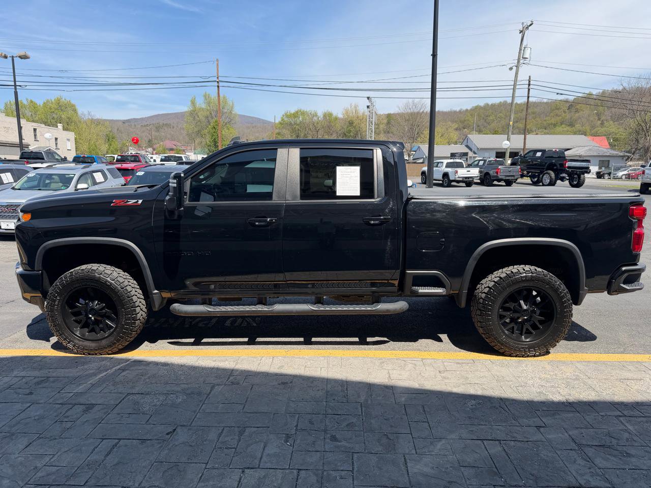 Used 2023 Chevrolet Silverado 2500 LT w/ Midnight Edition image 5