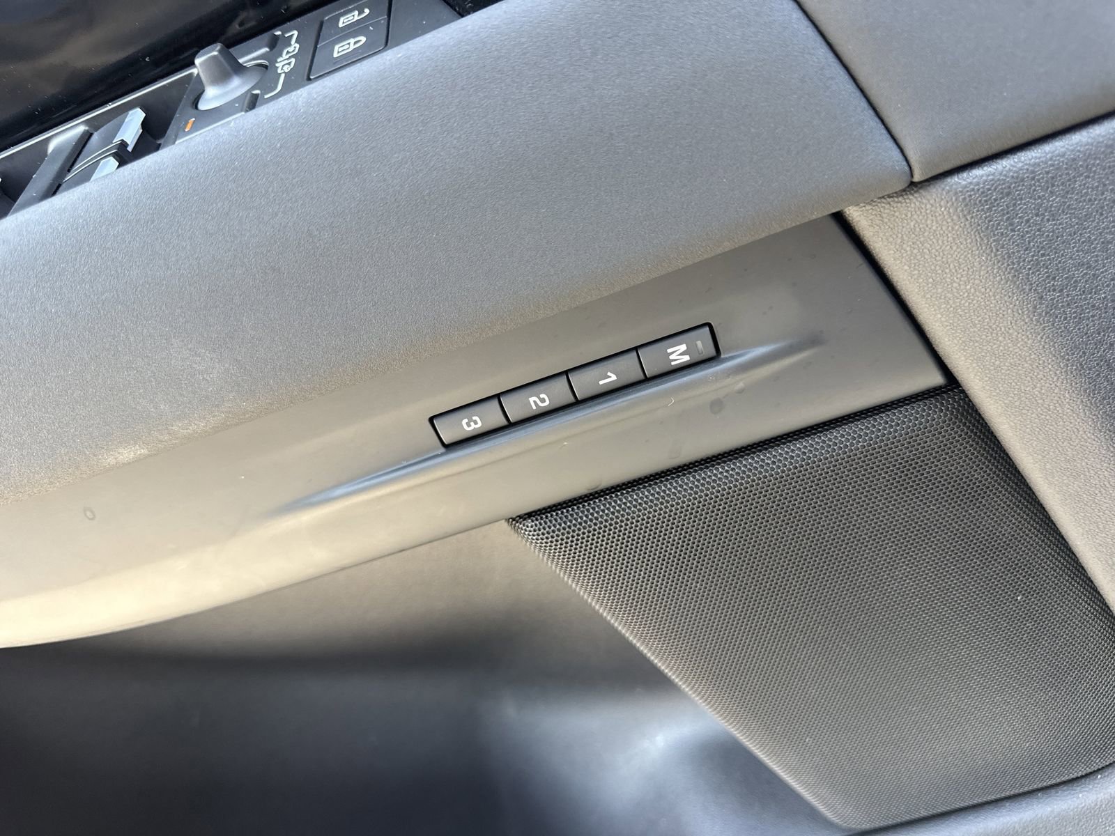 Used 2024 Land Rover Range Rover Evoque S image 38