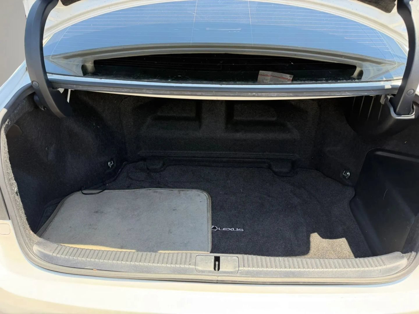 Used 2016 Lexus ES 300h w/ Luxury Package w/Wood Trim FWD image 14