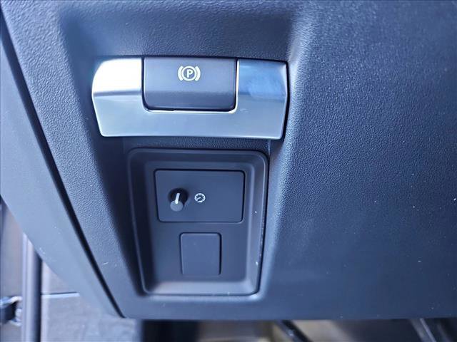 Used 2025 Land Rover Defender 110 X-Dynamic SE image 25