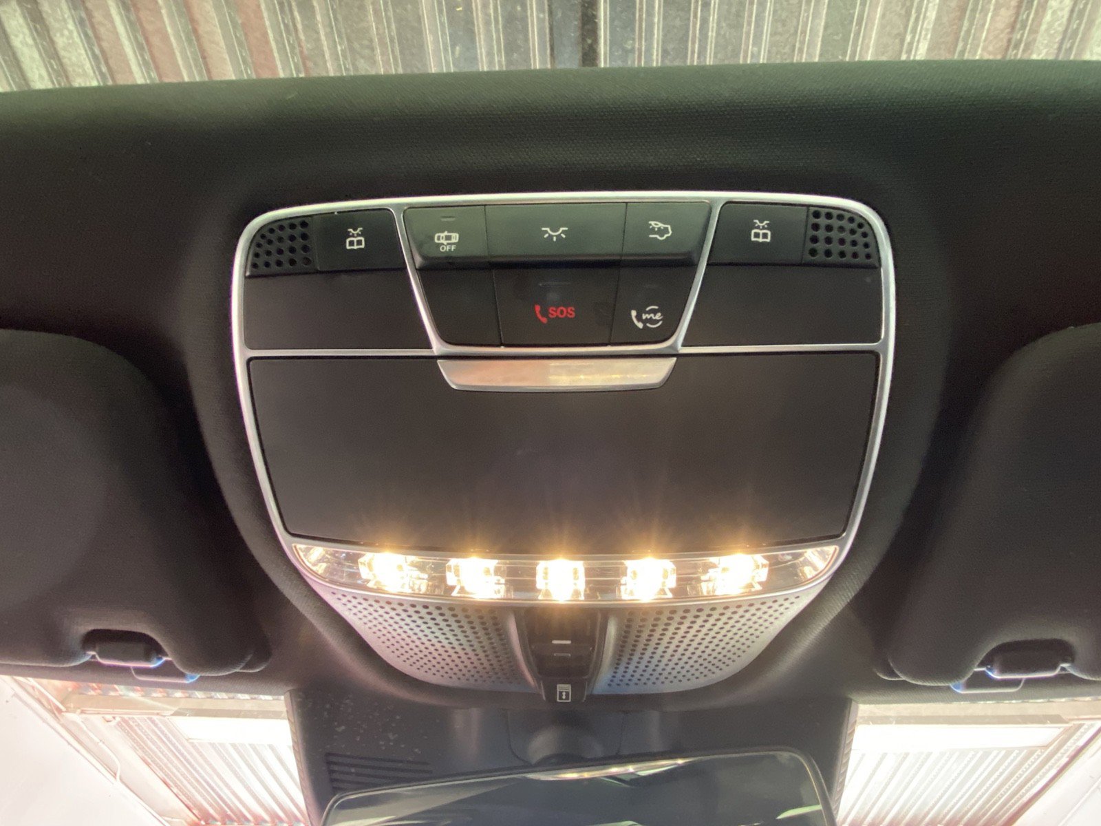 Used 2019 Mercedes-Benz S 560 4MATIC Sedan w/ Premium Package image 31