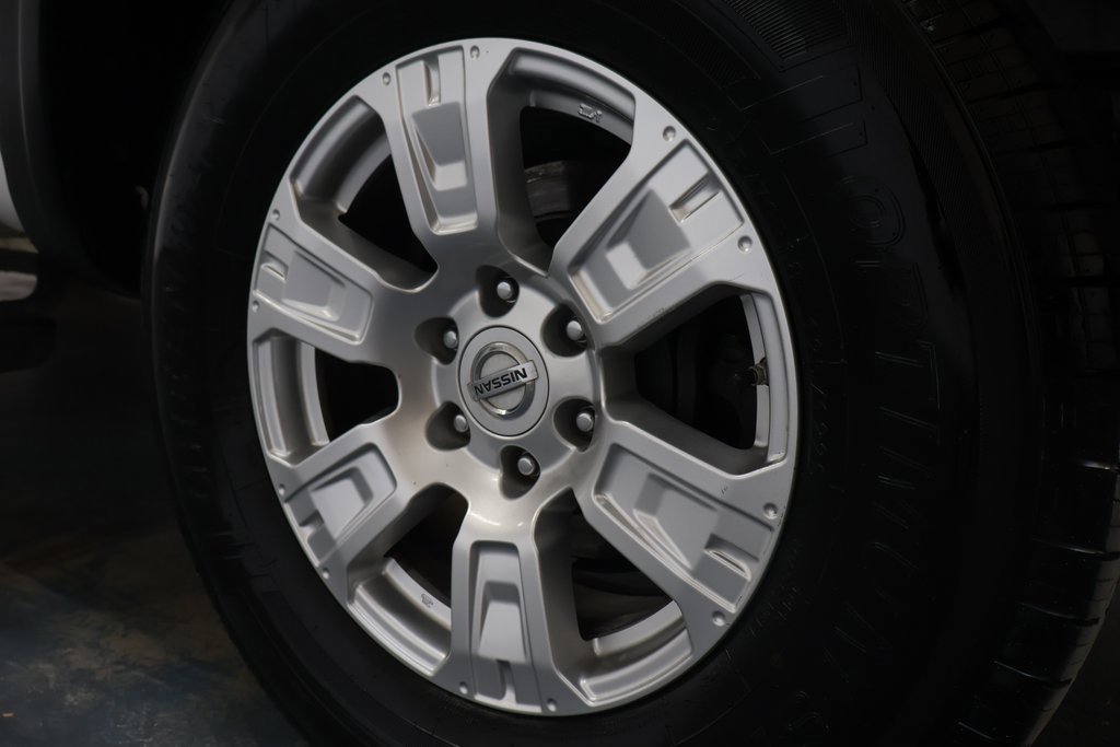 Used 2018 Nissan Titan SV image 25