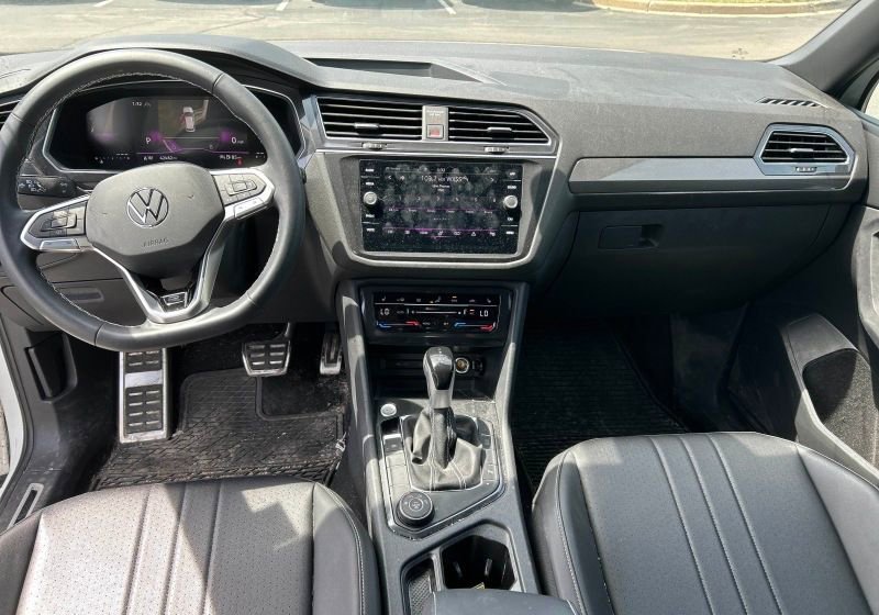 Used 2023 Volkswagen Tiguan SE R-Line AWD/4WD image 6
