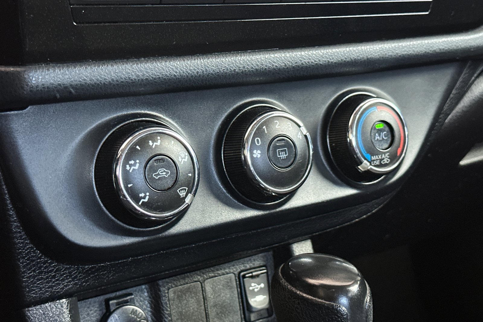 Used 2015 Toyota Corolla L image 18