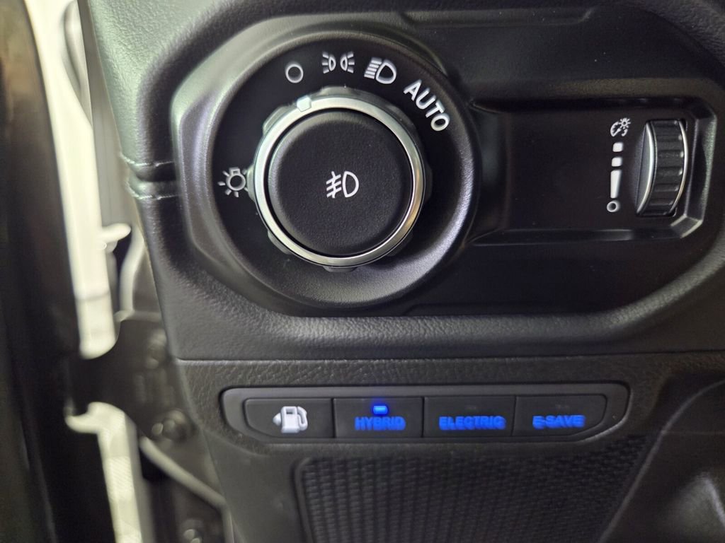 Certified 2025 Jeep Wrangler Sahara w/ Safety Group image 22