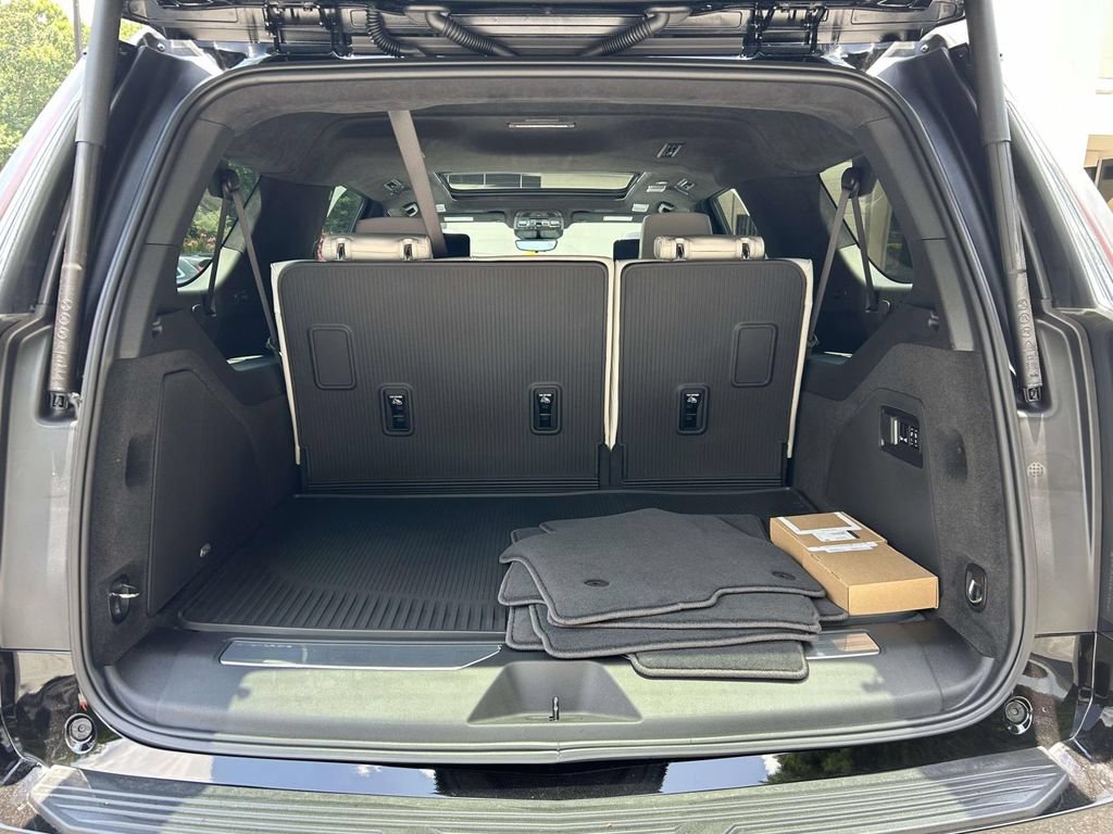 New 2026 Cadillac Escalade ESV V AWD/4WD image 9