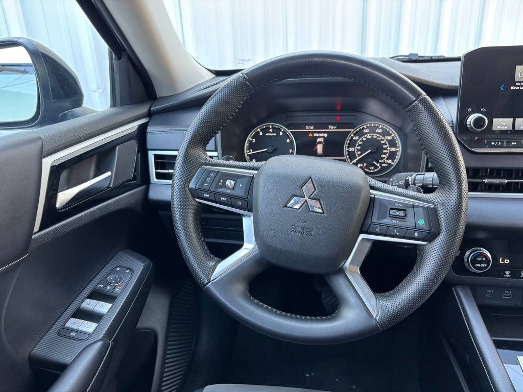 Used 2024 Mitsubishi Outlander SE image 25