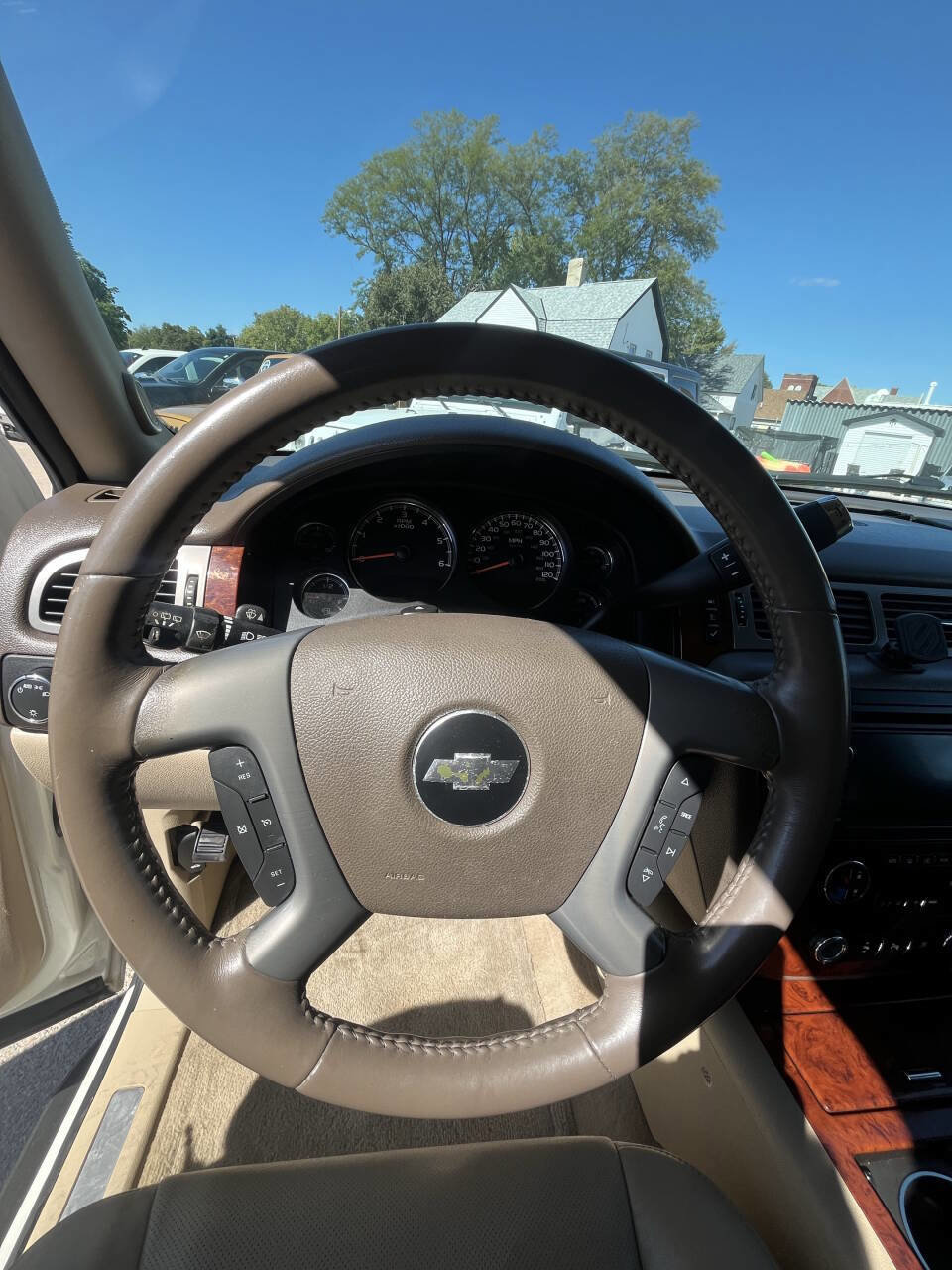 Used 2011 Chevrolet Suburban LTZ image 15