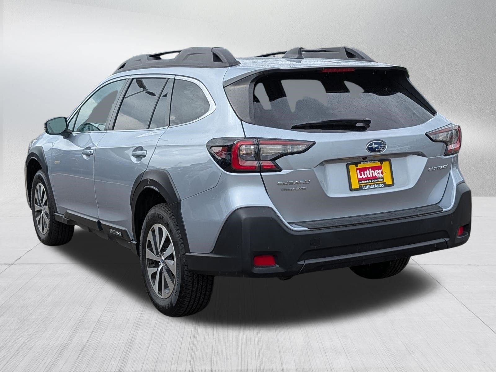 Used 2023 Subaru Outback Premium AWD/4WD image 5
