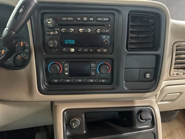 Used 2005 GMC Yukon SLT w/ SLT Preferred Equipment Group AWD/4WD image 3