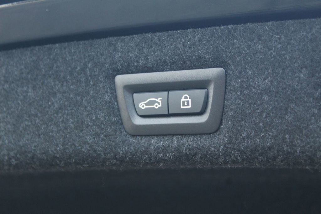 Certified 2023 BMW 540i xDrive w/ Executive Package image 9