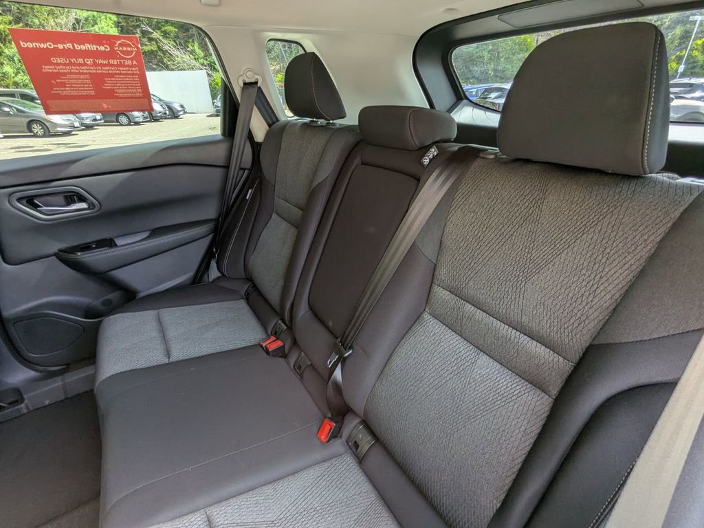 Used 2025 Nissan Rogue SV image 24