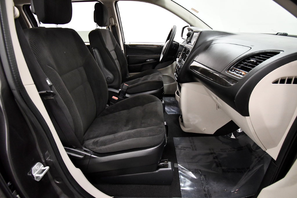 Used 2019 Dodge Grand Caravan SE FWD image 16