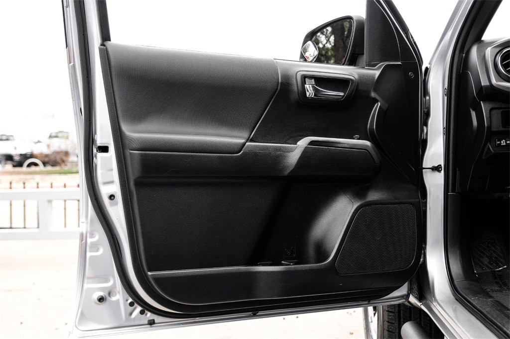 Used 2019 Toyota Tacoma TRD Off-Road image 39