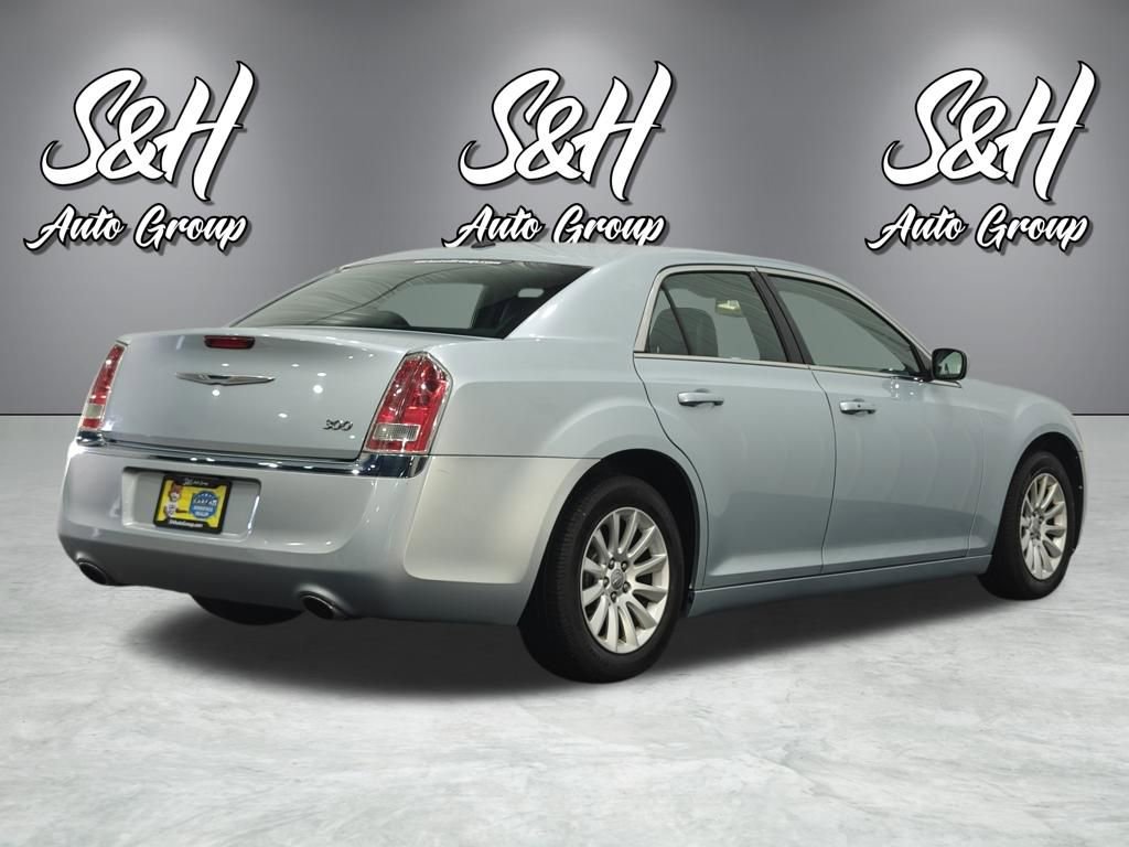Used 2013 Chrysler 300 w/ Driver Convenience Group image 17