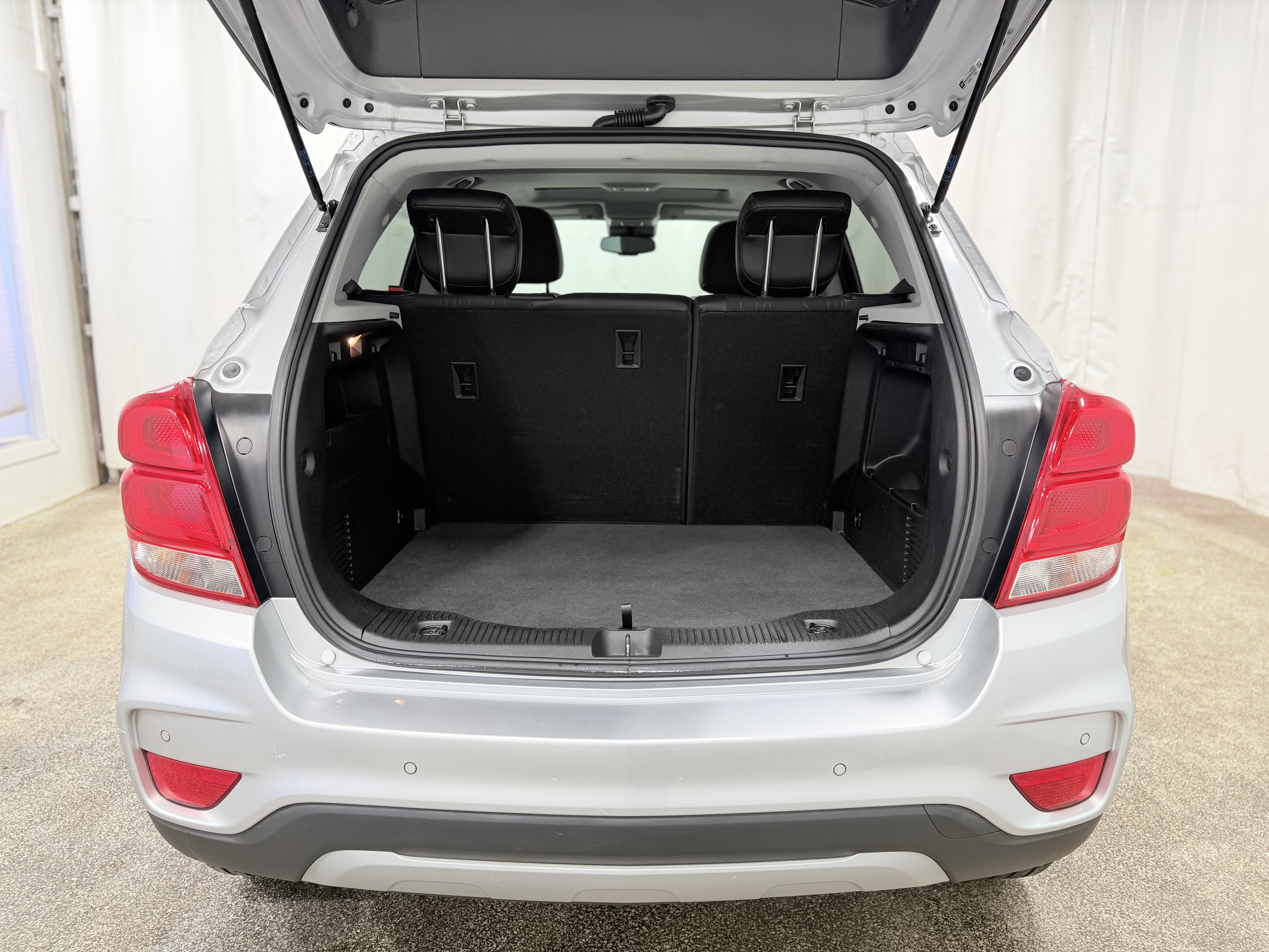 Used 2019 Chevrolet Trax LT w/ Sun & Sound Package image 10