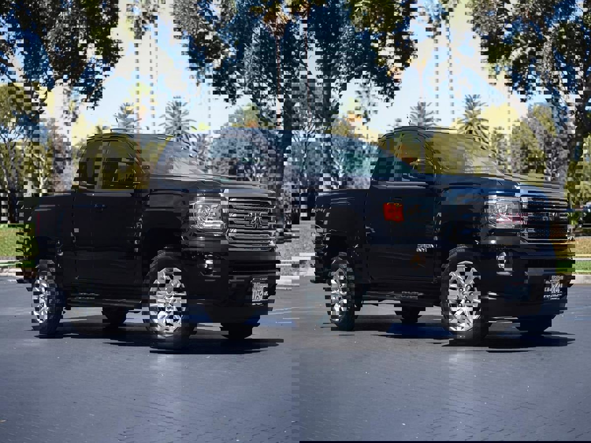 Used 2018 GMC Canyon SLE w/ SLE Convenience Package image 2