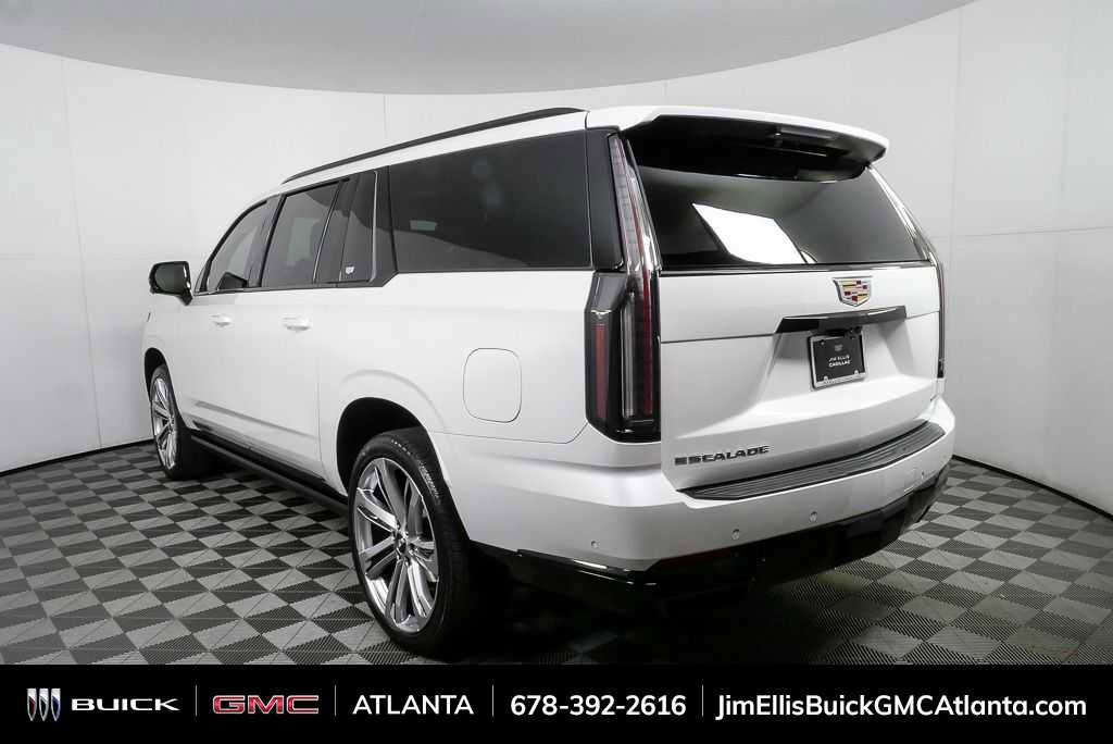 Used 2025 Cadillac Escalade ESV Sport Platinum AWD/4WD image 3