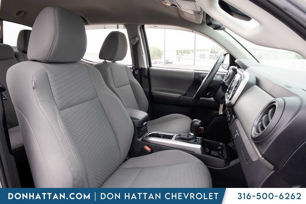 Used 2020 Toyota Tacoma SR5 AWD/4WD image 17