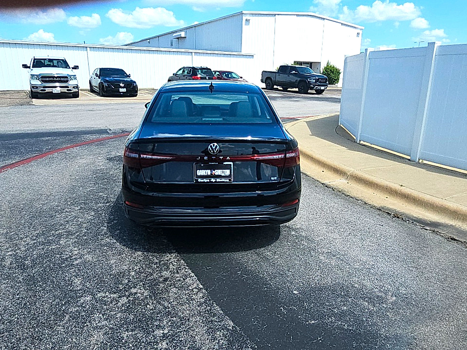 Used 2025 Volkswagen Jetta SE FWD image 5