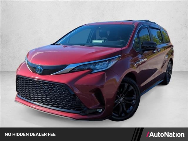 Used 2024 Toyota Sienna XSE FWD image 1