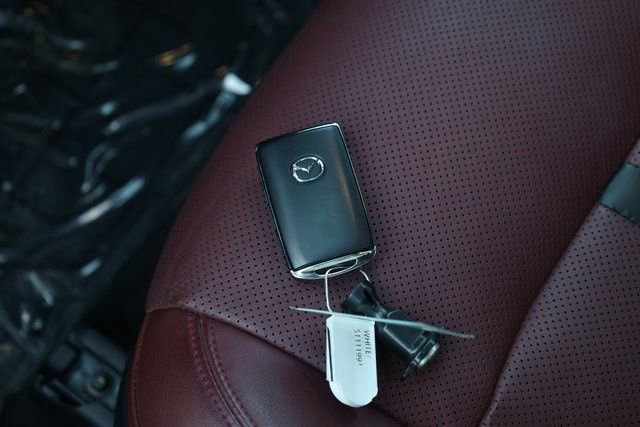 Used 2025 MAZDA CX-70 Plug-In Hybrid w/ Premium Plus image 32