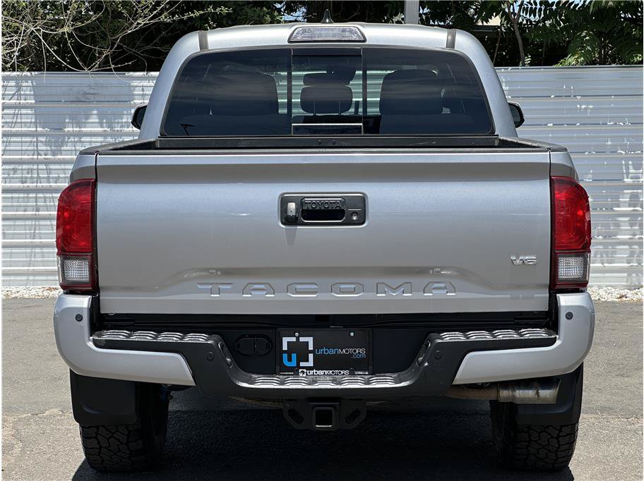 Used 2019 Toyota Tacoma TRD Sport w/ Technology Package AWD/4WD image 11